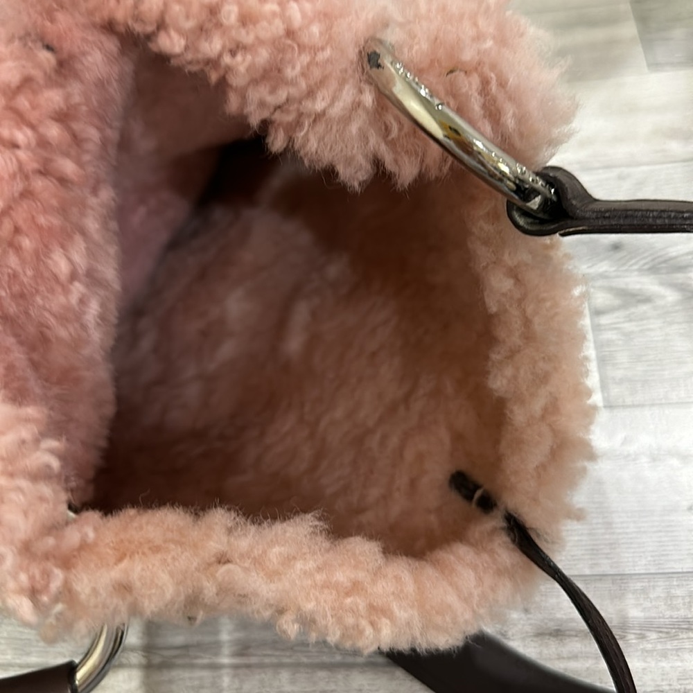 UGG AUSTRALIA PINK SHEARLING POCKET MESSENGER SLIMPACK CROSSBODY BAG - Picture 6 of 7